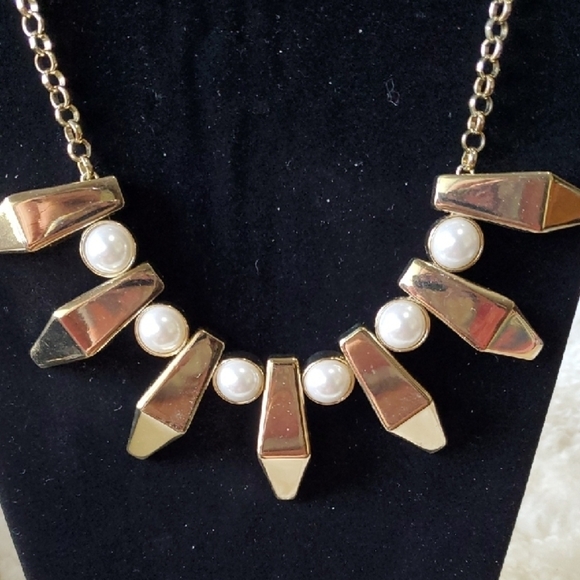 Avon Gold and White Necklace with Geometric Design - Picture 2 of 6
